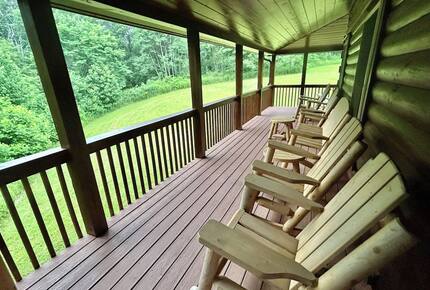 Elegant Lodge Retreat Nestled in the Appalachians - Banner Elk, North Carolina