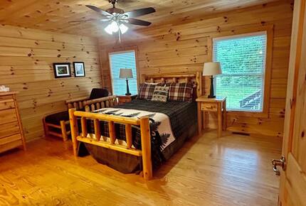 Elegant Lodge Retreat Nestled in the Appalachians - Banner Elk, North Carolina