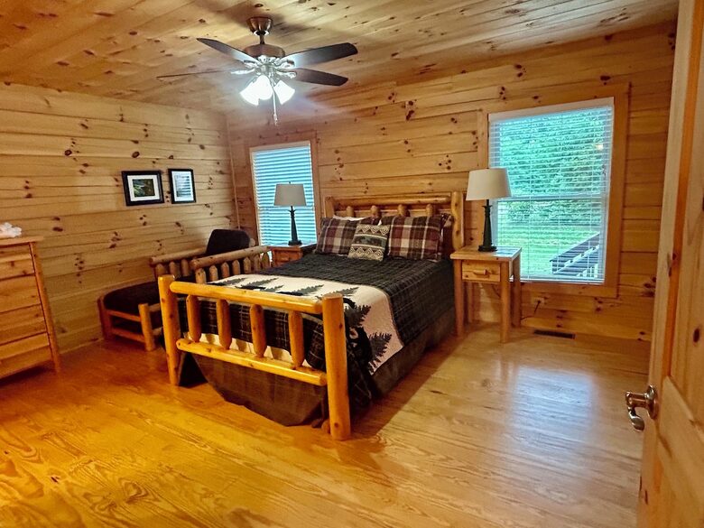 Elegant Lodge Retreat Nestled in the Appalachians - Banner Elk, North Carolina