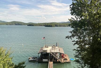 Sophisticated Mountain-View Haven on Lake Blue Ridge - Morganton, Georgia