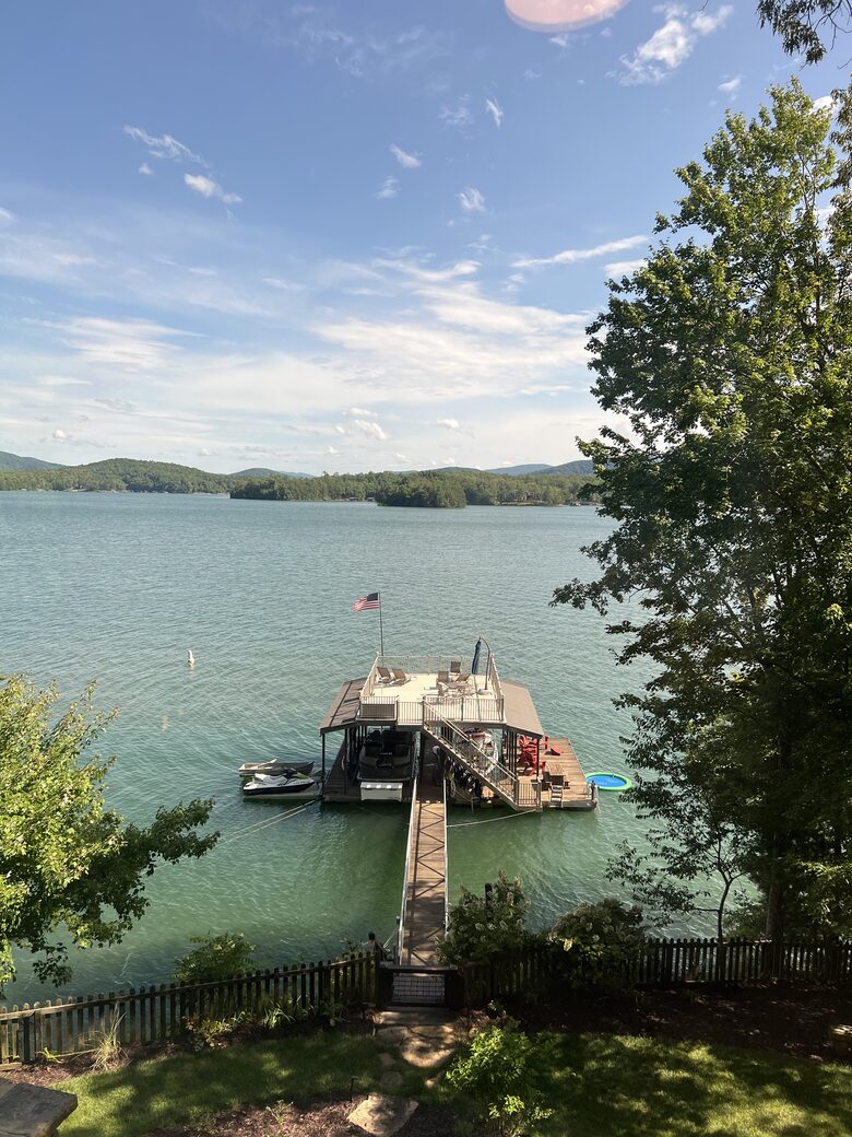 Sophisticated Mountain-View Haven on Lake Blue Ridge - Morganton, Georgia