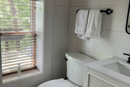 Sophisticated Mountain-View Haven on Lake Blue Ridge - Morganton, Georgia