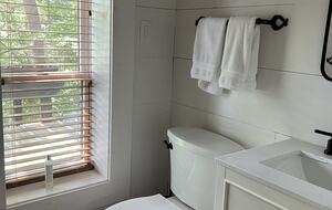 Sophisticated Mountain-View Haven on Lake Blue Ridge - Morganton, Georgia