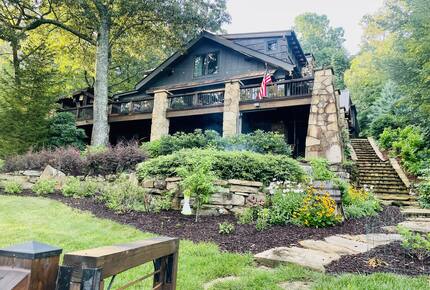 Sophisticated Mountain-View Haven on Lake Blue Ridge - Morganton, Georgia