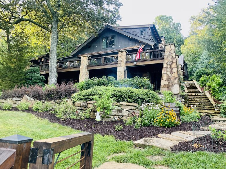 Sophisticated Mountain-View Haven on Lake Blue Ridge - Morganton, Georgia