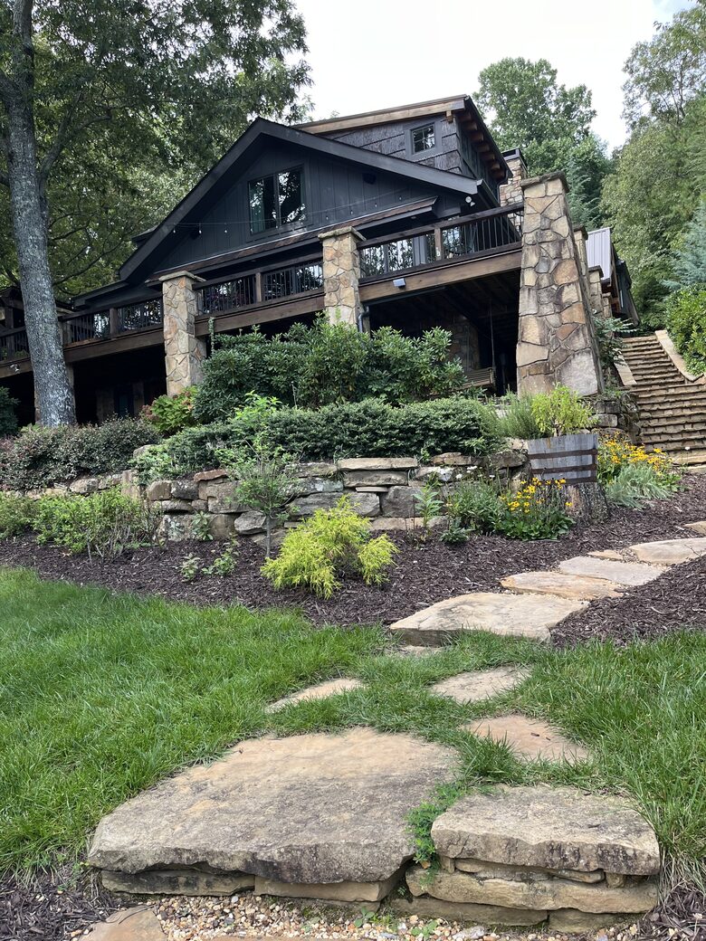 Sophisticated Mountain-View Haven on Lake Blue Ridge - Morganton, Georgia