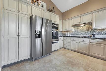 Tranquil Desert Escape with Greenery & Water Views - Palm Desert, California