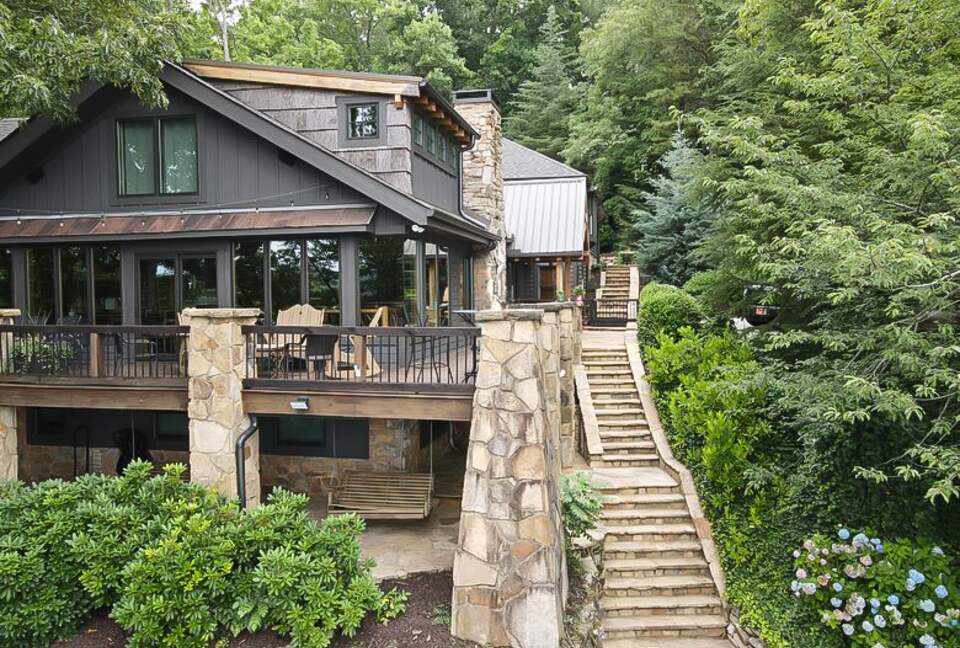 Sophisticated Mountain-View Haven on Lake Blue Ridge - Morganton, Georgia