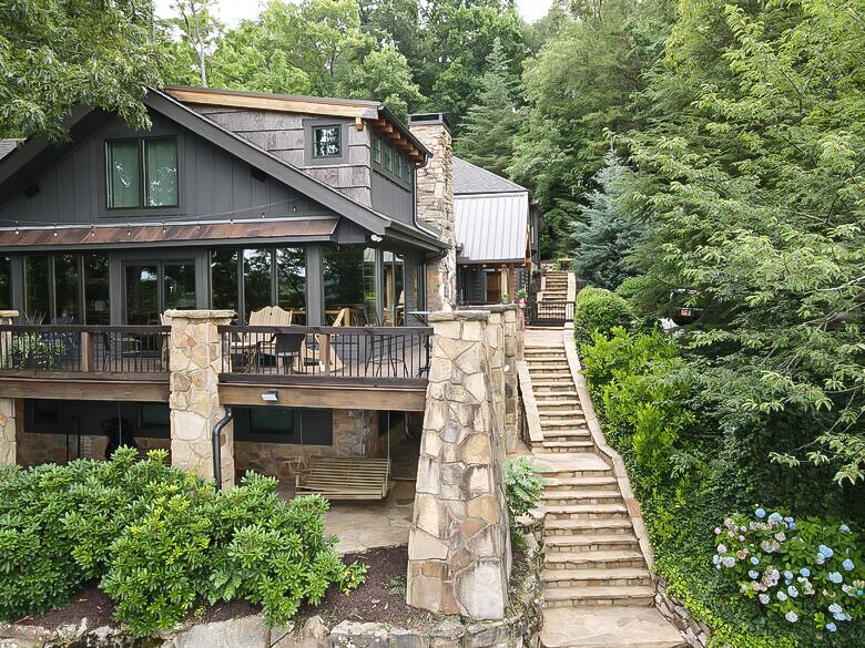 Sophisticated Mountain-View Haven on Lake Blue Ridge - Morganton, Georgia