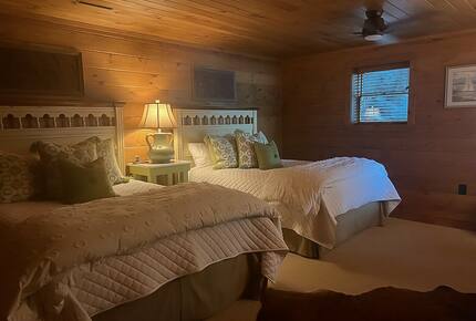 Sophisticated Mountain-View Haven on Lake Blue Ridge - Morganton, Georgia