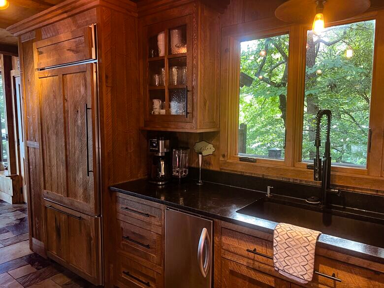 Sophisticated Mountain-View Haven on Lake Blue Ridge - Morganton, Georgia