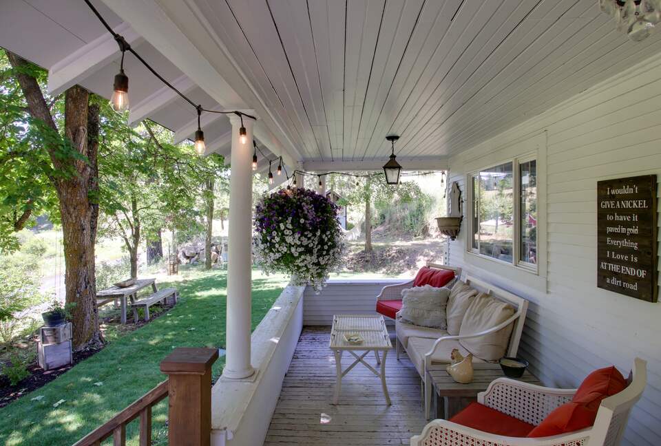 Storybook Serenity Near Coeur d'Alene - Coeur d'Alene, Idaho