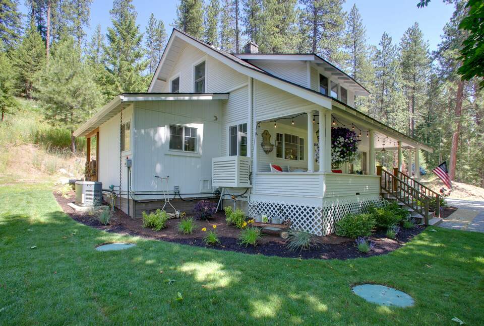 Storybook Serenity Near Coeur d'Alene - Coeur d'Alene, Idaho