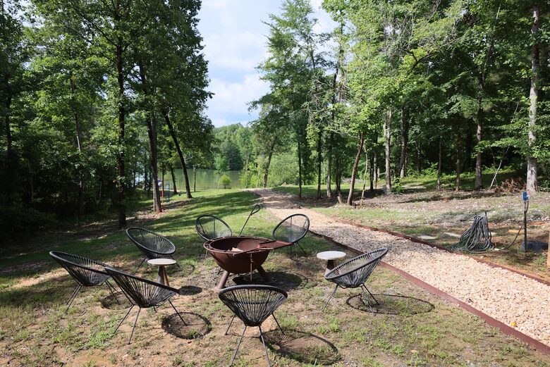 A Serene Cabin Experience with Modern Touches - Eclectic, Alabama