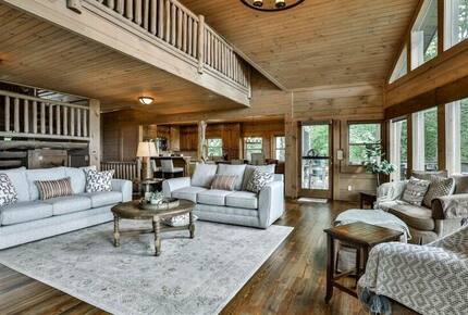 Mountain Majesty at Frog Summit - Blue Ridge, Georgia