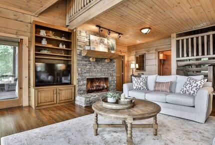 Mountain Majesty at Frog Summit - Blue Ridge, Georgia