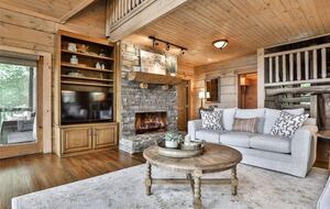 Mountain Majesty at Frog Summit - Blue Ridge, Georgia