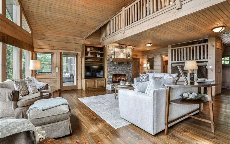 Mountain Majesty at Frog Summit - Blue Ridge, Georgia