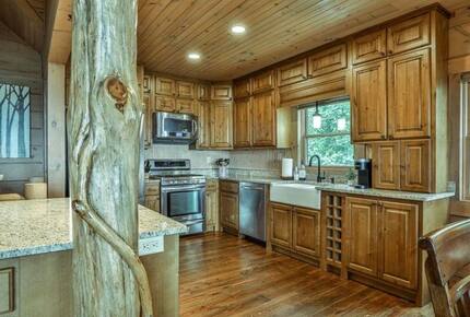 Mountain Majesty at Frog Summit - Blue Ridge, Georgia