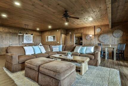 Mountain Majesty at Frog Summit - Blue Ridge, Georgia