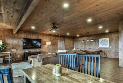 Mountain Majesty at Frog Summit - Blue Ridge, Georgia