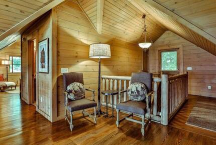 Mountain Majesty at Frog Summit - Blue Ridge, Georgia