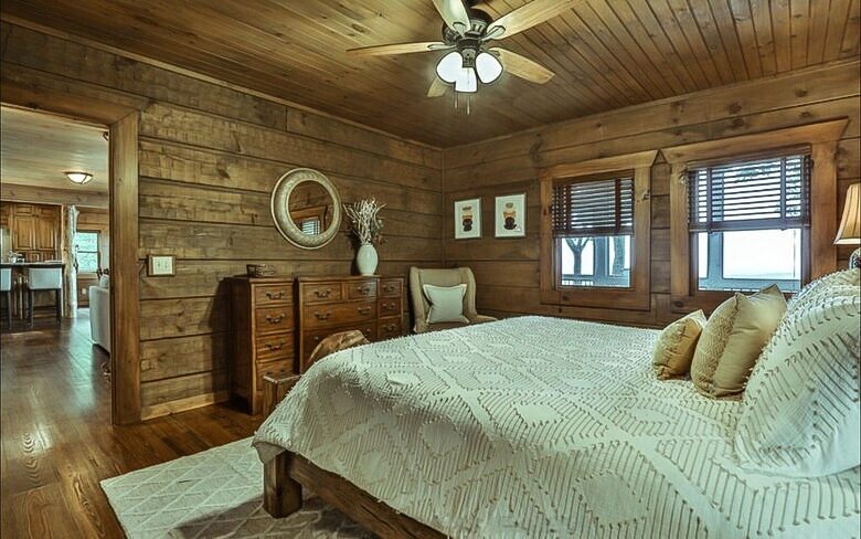 Mountain Majesty at Frog Summit - Blue Ridge, Georgia