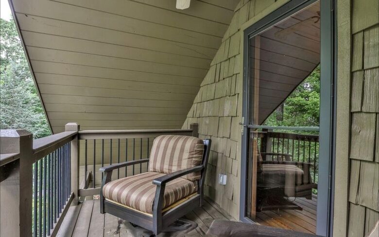 Mountain Majesty at Frog Summit - Blue Ridge, Georgia