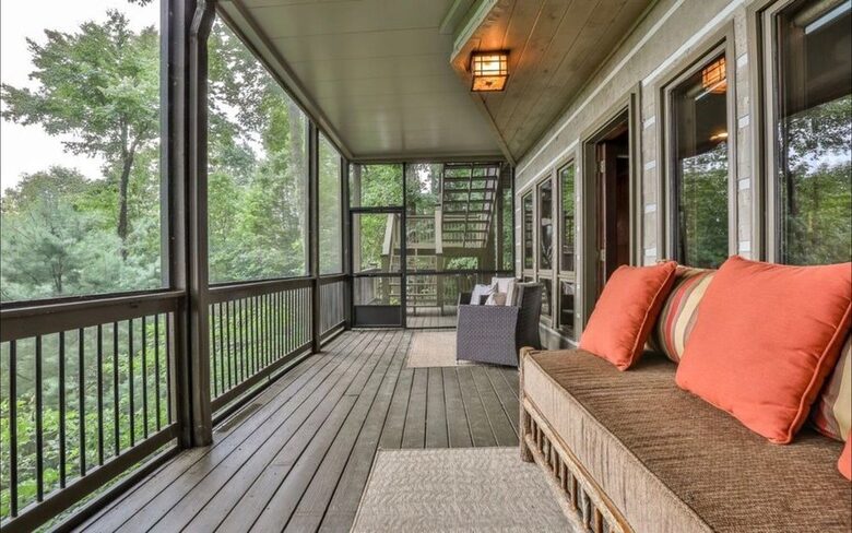 Mountain Majesty at Frog Summit - Blue Ridge, Georgia