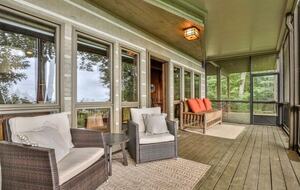 Mountain Majesty at Frog Summit - Blue Ridge, Georgia