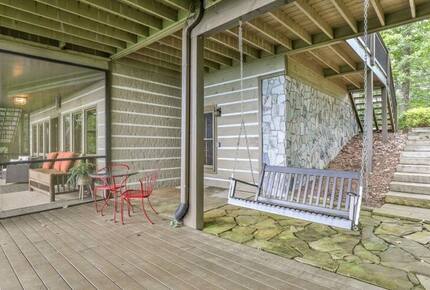 Mountain Majesty at Frog Summit - Blue Ridge, Georgia