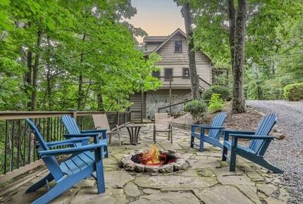 Mountain Majesty at Frog Summit - Blue Ridge, Georgia