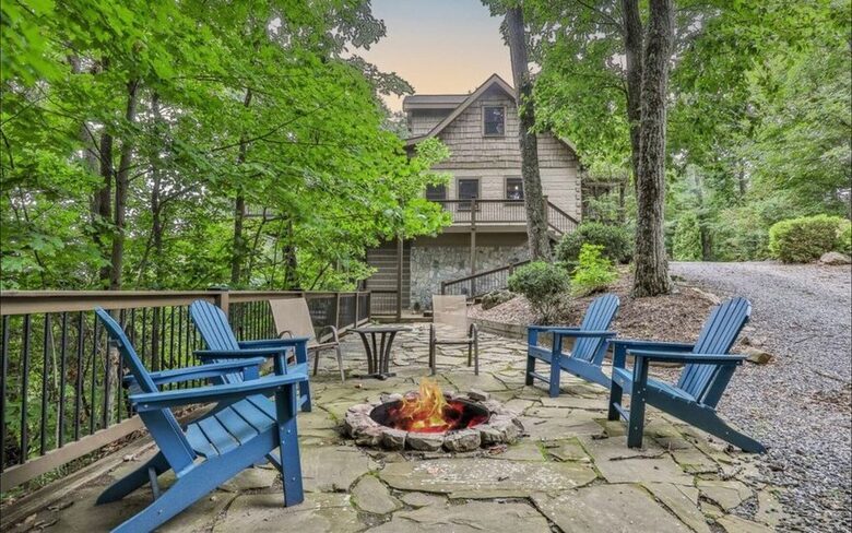 Mountain Majesty at Frog Summit - Blue Ridge, Georgia