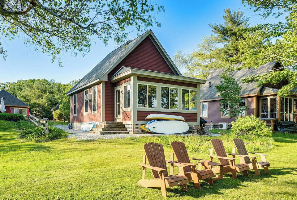 Lakeside Elegance in Westford’s Gated Community - Westford, Massachusetts