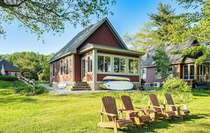 Lakeside Elegance in Westford’s Gated Community - Westford, Massachusetts