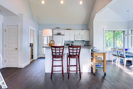 Lakeside Elegance in Westford’s Gated Community - Westford, Massachusetts