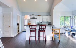 Lakeside Elegance in Westford’s Gated Community - Westford, Massachusetts