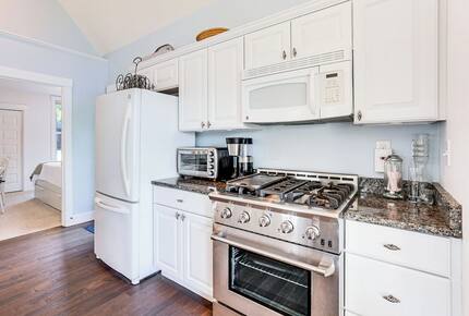 Lakeside Elegance in Westford’s Gated Community - Westford, Massachusetts