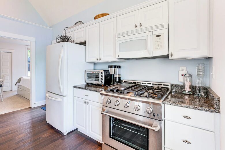 Lakeside Elegance in Westford’s Gated Community - Westford, Massachusetts