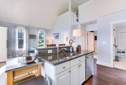 Lakeside Elegance in Westford’s Gated Community - Westford, Massachusetts