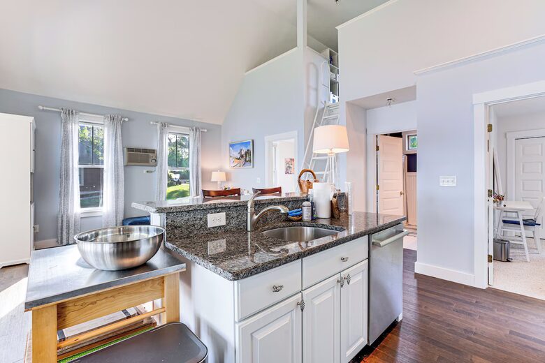 Lakeside Elegance in Westford’s Gated Community - Westford, Massachusetts