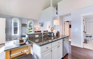 Lakeside Elegance in Westford’s Gated Community - Westford, Massachusetts