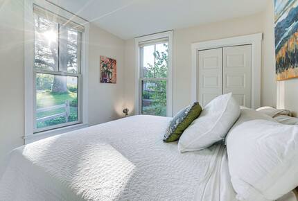 Lakeside Elegance in Westford’s Gated Community - Westford, Massachusetts