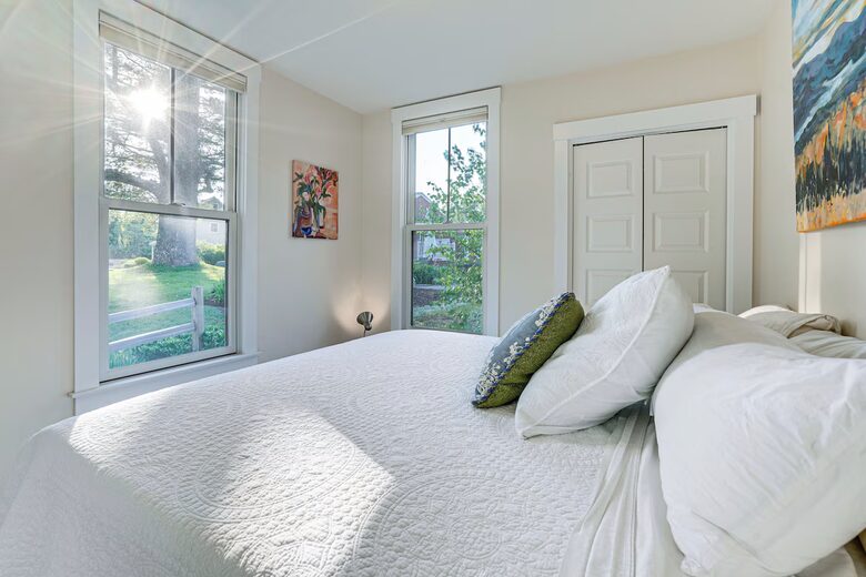 Lakeside Elegance in Westford’s Gated Community - Westford, Massachusetts