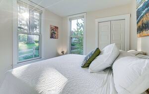 Lakeside Elegance in Westford’s Gated Community - Westford, Massachusetts