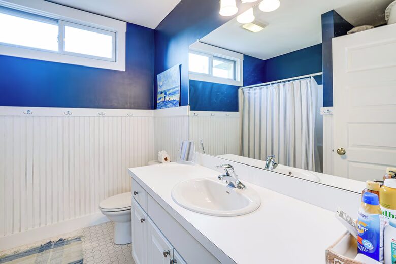 Lakeside Elegance in Westford’s Gated Community - Westford, Massachusetts