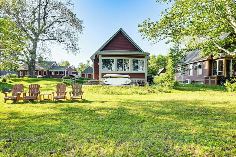 Lakeside Elegance in Westford’s Gated Community - Westford, Massachusetts