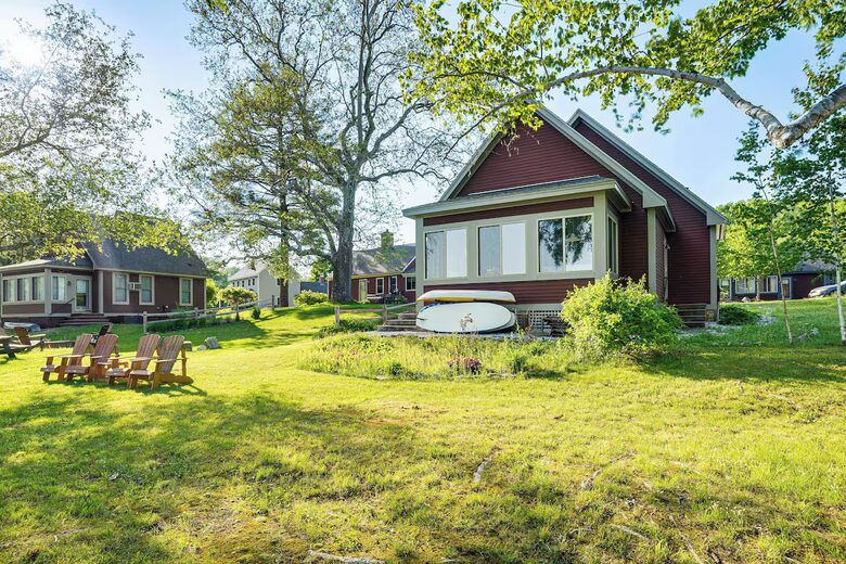 Lakeside Elegance in Westford’s Gated Community - Westford, Massachusetts