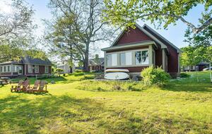 Lakeside Elegance in Westford’s Gated Community - Westford, Massachusetts