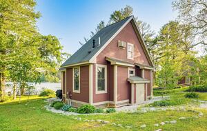 Lakeside Elegance in Westford’s Gated Community - Westford, Massachusetts